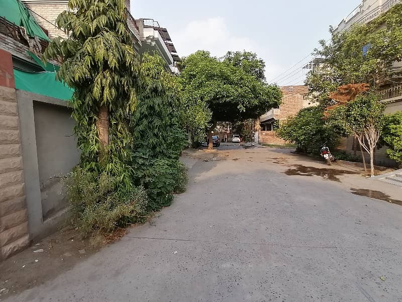 10 Marla House In Marghzar Officers Colony 9