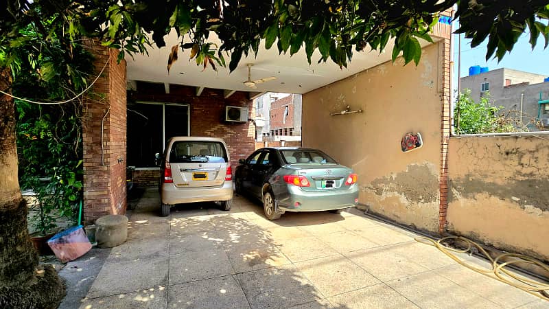 1 Kanal House For Sale - Prime Location - Main Road - Semi Commercial 3