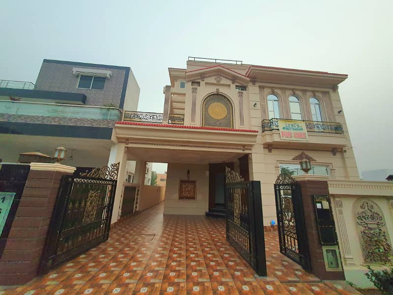 10 Marla Luxury Spanish House - For Sale - Wapda Town 0