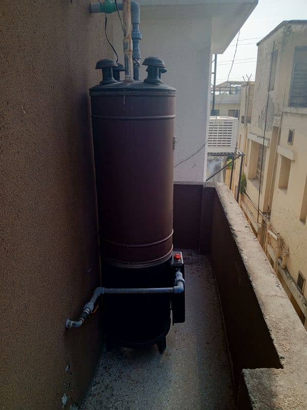 35 Gallon Geyser in Working Condition 2