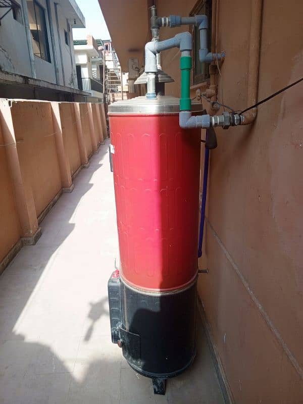 35 Gallon Geyser in Working Condition 6