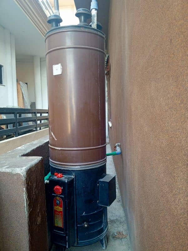 35 Gallon Geyser in Working Condition 7