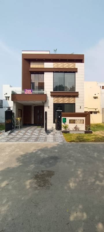 A VERY BEAUTIFUL 5 MARLA HOUSE IN BAHRIA ORCHARD BLOCK FOR SALE. 5