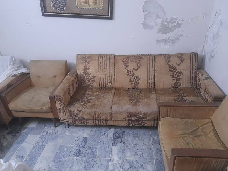 Used Old sofas set for 9 people only 20,000 1