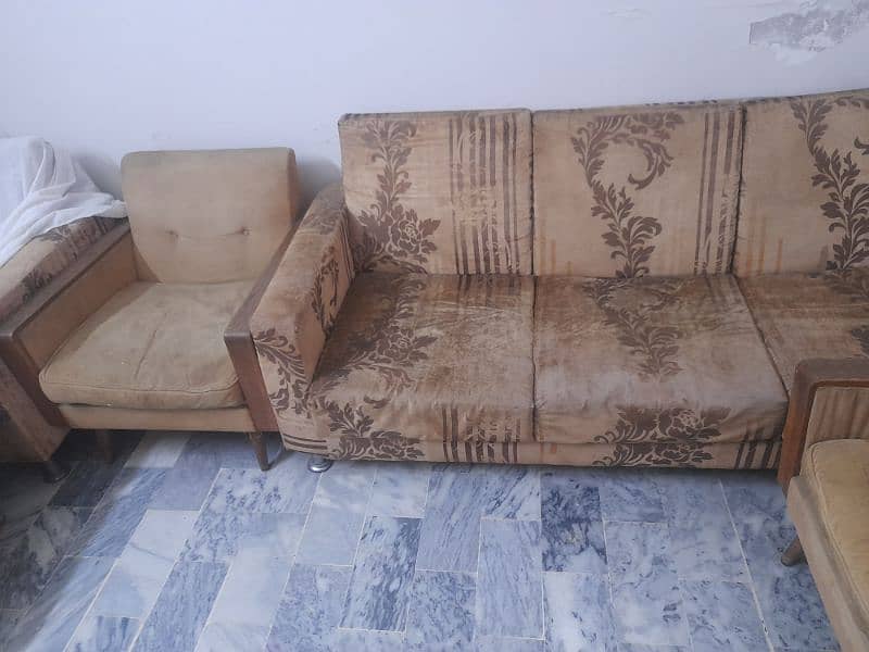 Used Old sofas set for 9 people only 20,000 2