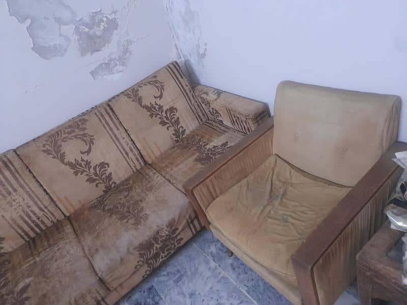 Used Old sofas set for 9 people only 20,000 3