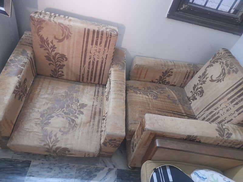 Used Old sofas set for 9 people only 20,000 5