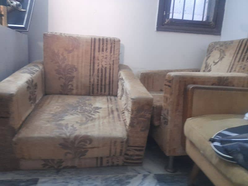 Used Old sofas set for 9 people only 20,000 6