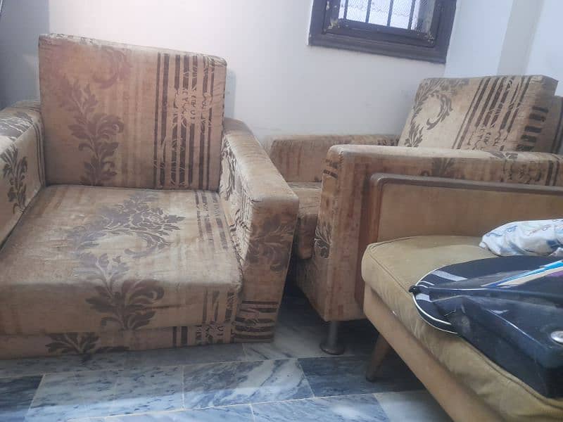 Used Old sofas set for 9 people only 20,000 7