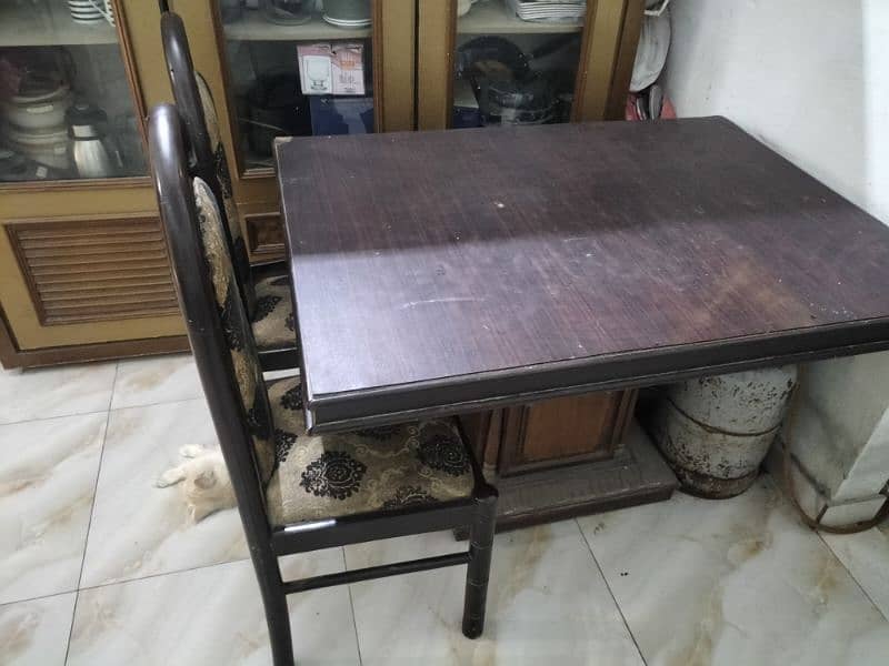 kapron wali almari۔      dining table and 4 chairs    choti almari 1