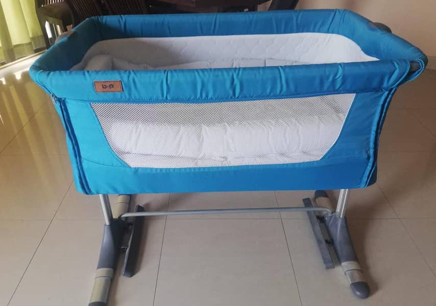 Chinese brand baby sleeping cot never used condition 9/10 1