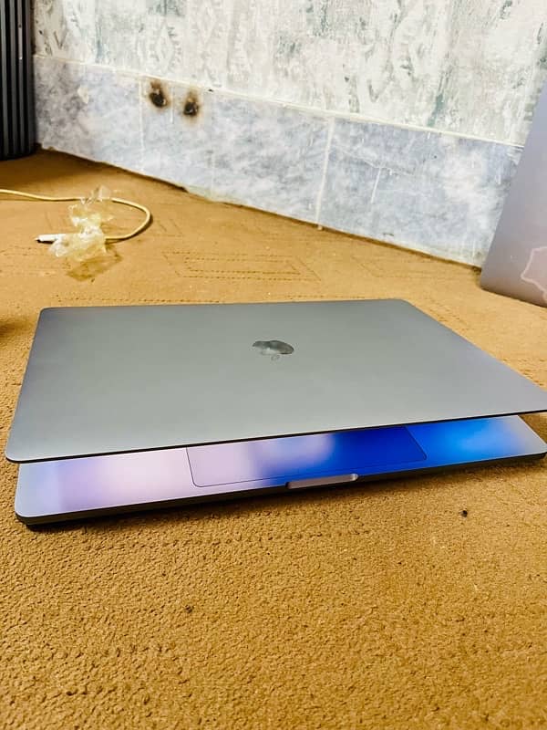 Apple MacBook Pro 2019 (16-inch) Core i9 16GB RAM 1TB SSD Heavy Machin 1