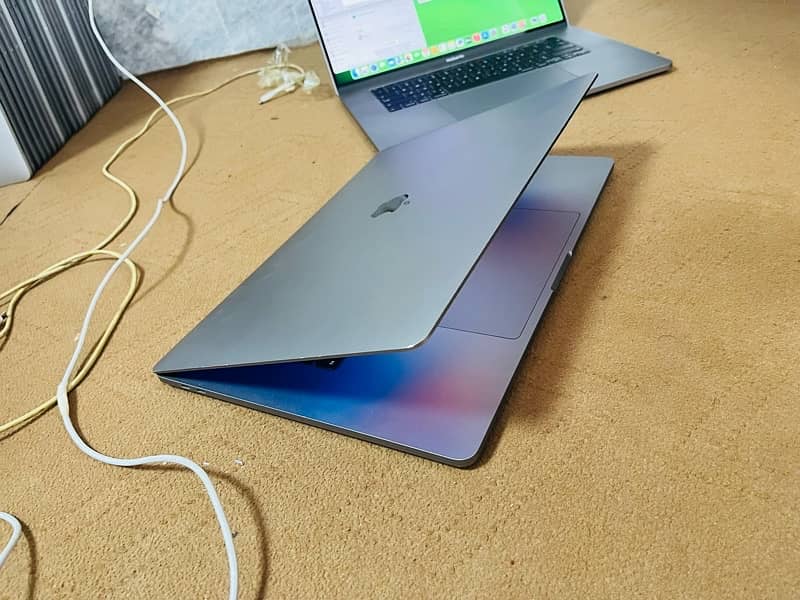 Apple MacBook Pro 2019 (16-inch) Core i9 16GB RAM 1TB SSD Heavy Machin 2