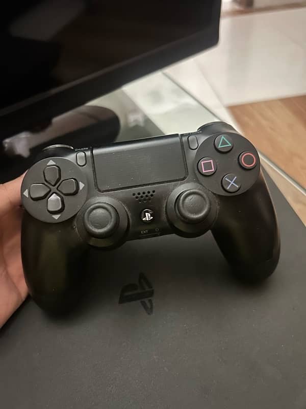 PlayStation 4 Slim 500GB with original controller 10/10 2