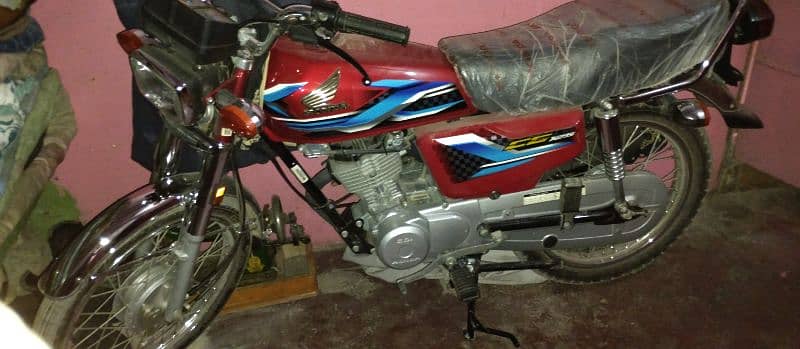 Honda 125 (New Condition) 4