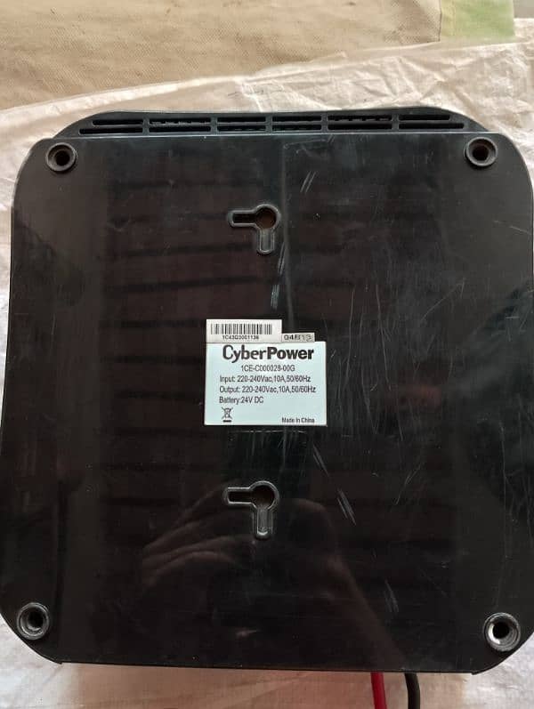 Cyberpower 24v 2000watt UPS 4