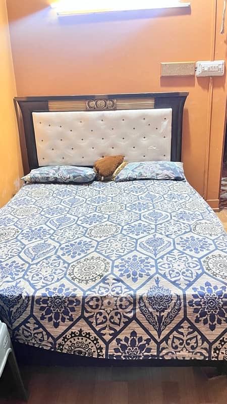 Queen bed for sale with matress 1