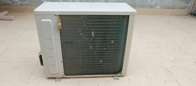 urgent sale if brand new AC dawlance 8