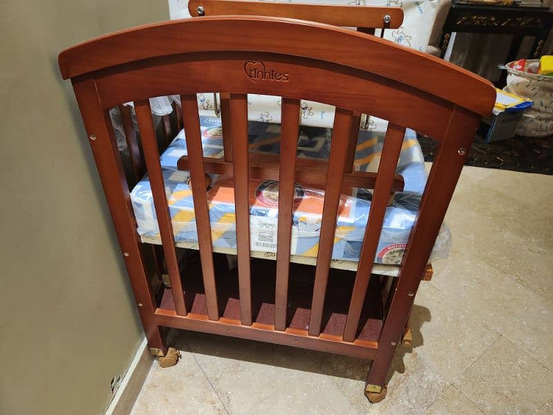 Tinnies Baby cot with swing bed 6