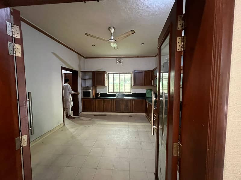 1 Kanal 6 Bed Room ( Basement) House with 12 KVA Solar System For Rent on Very Hot Location 4