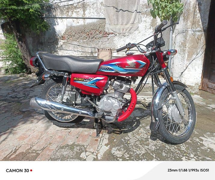 Honda CG 125 Red (2024) 3