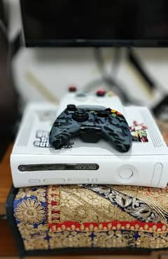 Xbox 360 in mint condition with two extra controlers