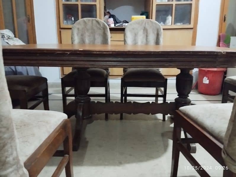 Like a new 6 chairs dining table 4