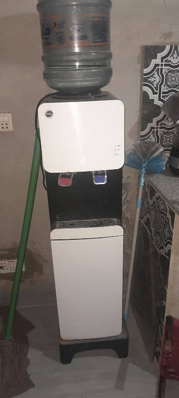 Pel water dispenser with out botel 1