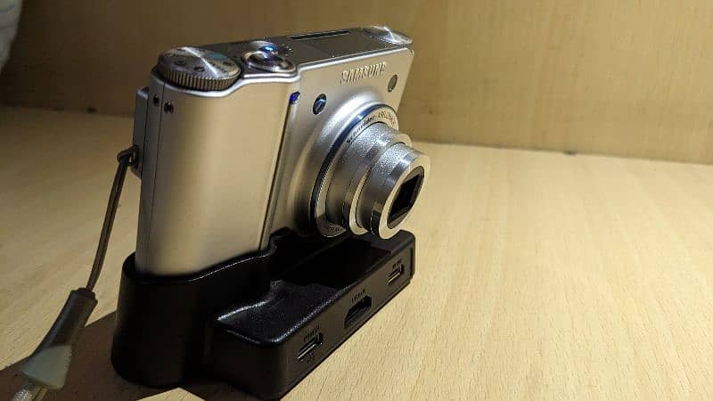 Samsung NV 24HD digital camera 4