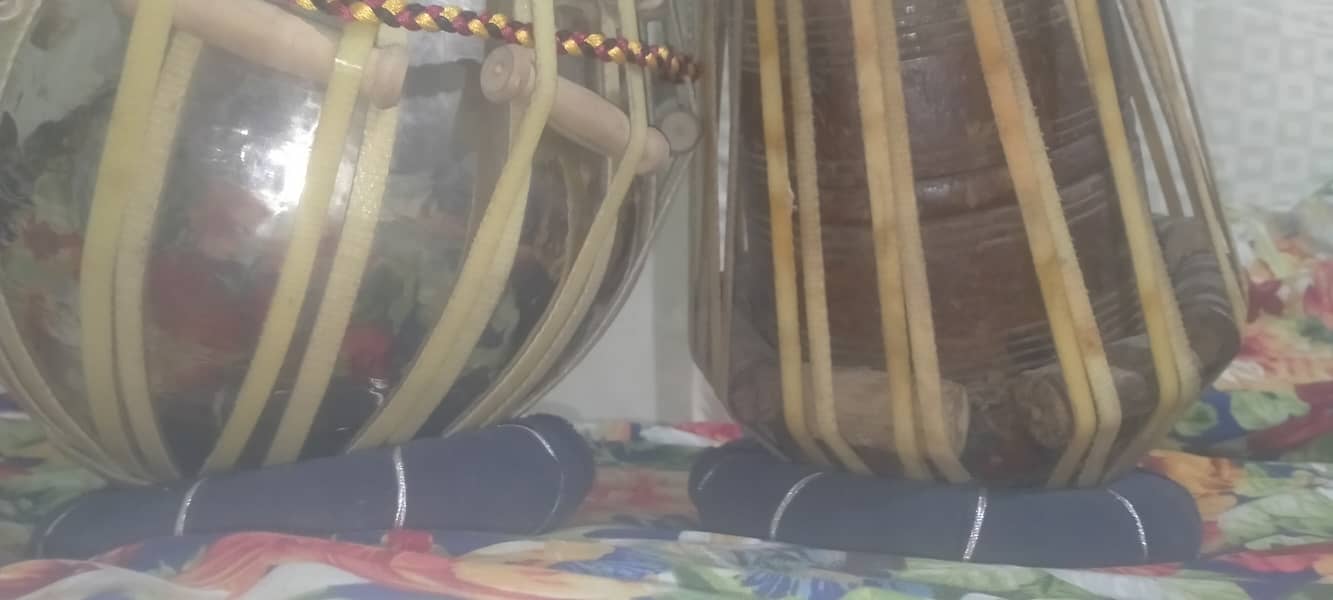 Tabla with black shisham chatu and Baya 1KG in 10/10 condition 5