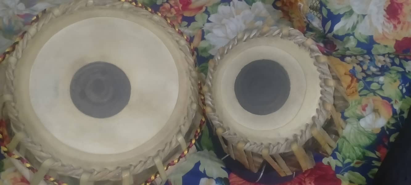 Tabla with black shisham chatu and Baya 1KG in 10/10 condition 6