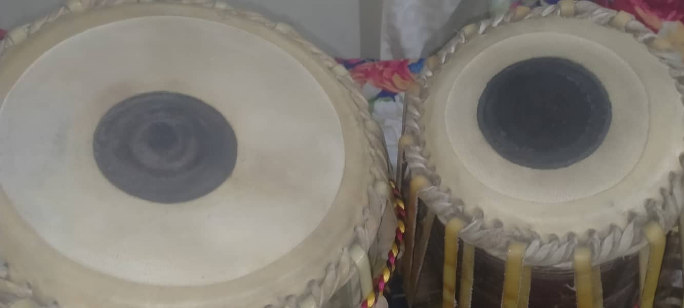 Tabla with black shisham chatu and Baya 1KG in 10/10 condition 8