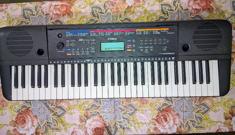 Yamaha PSR-E263 Piano Keyboard 1