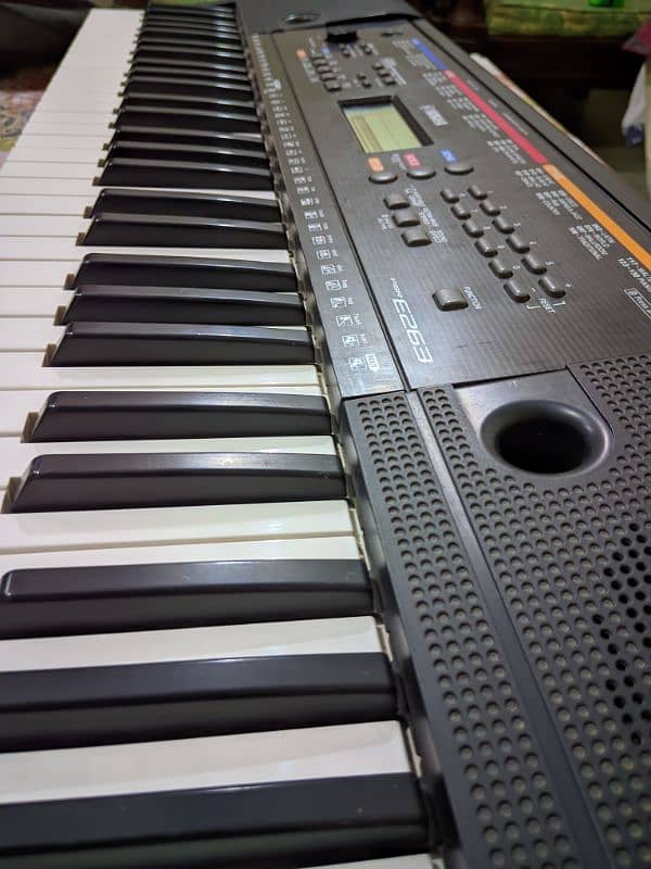 Yamaha PSR-E263 Piano Keyboard 2