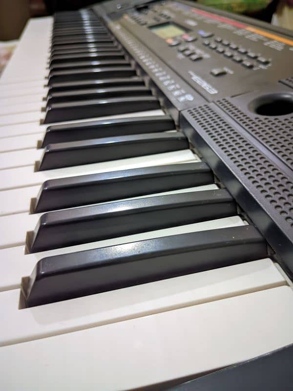 Yamaha PSR-E263 Piano Keyboard 3