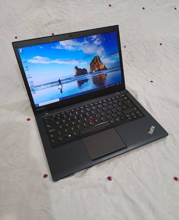 Lenovo ThinkPad Core i5-4th Gen 8GB RAM 512GB HHD Light Wait LapTop 11