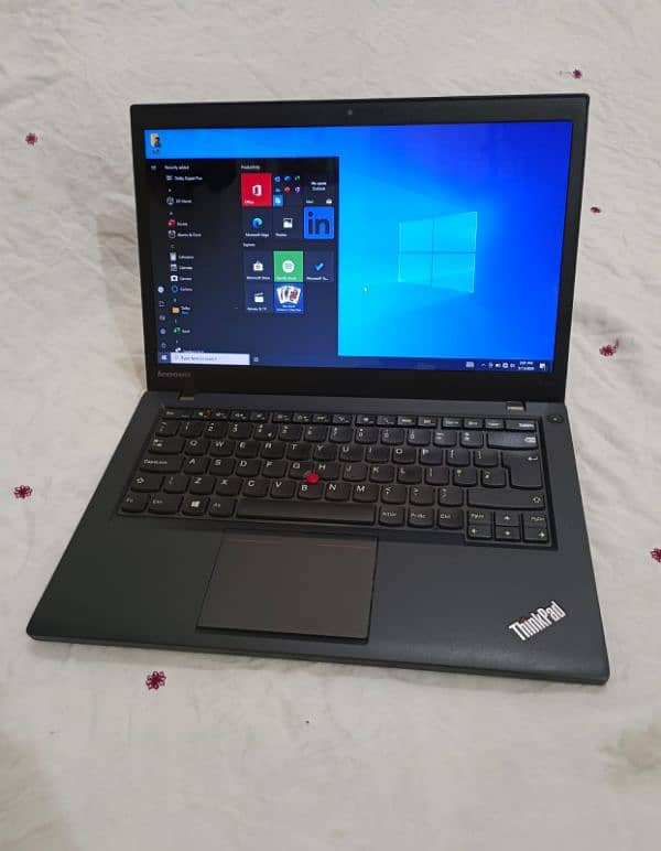 Lenovo ThinkPad Core i5-4th Gen 8GB RAM 512GB HHD Light Wait LapTop 15