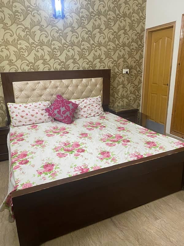 Bed Set available in good condition 2