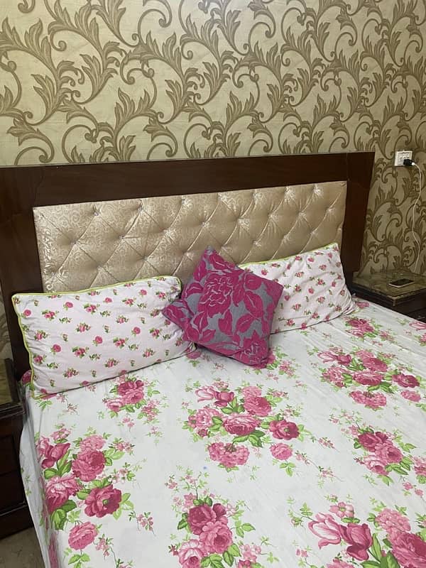 Bed Set available in good condition 11