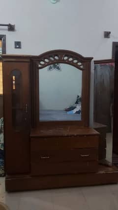 Dressing Table for Sale (Needs Some Fixing)