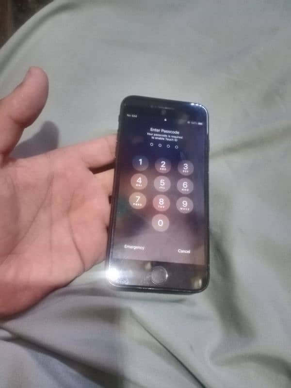 urgent sale iPhone 7 32 gb non pta 3