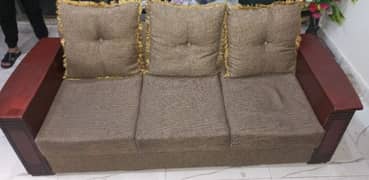 6 seater sofa set with table in good condition