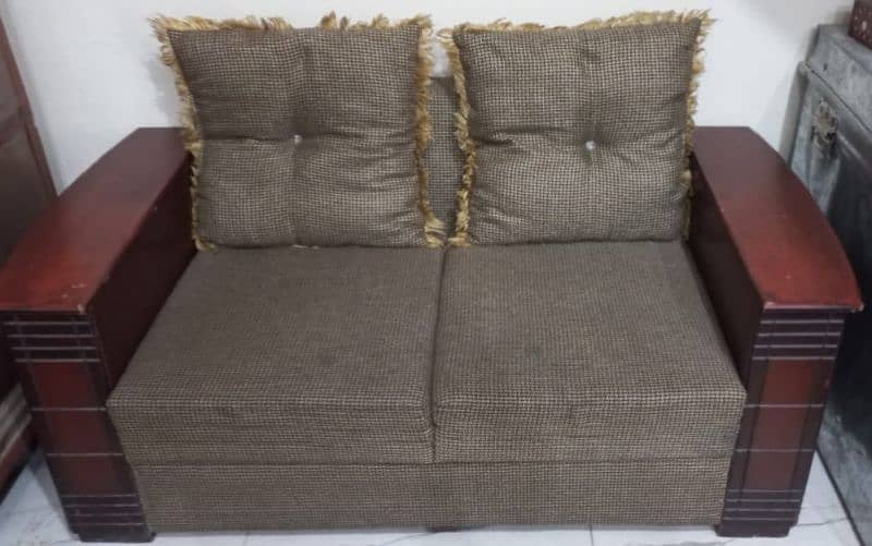 6 seater sofa set with table in good condition 1