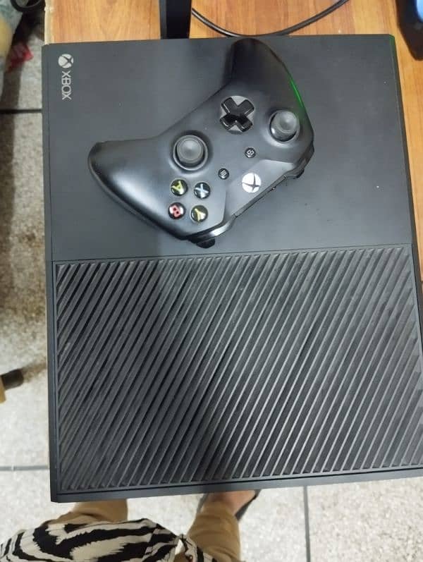 Xbox One Fat 500GB with 4 DVD Games. 0