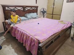 bed with matress and divider