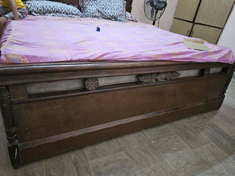 bed with matress and divider 1