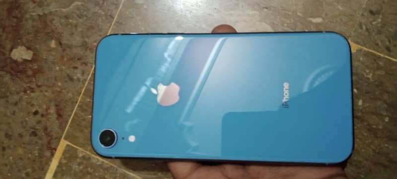 iphone xr 10/10 condition water pack 1