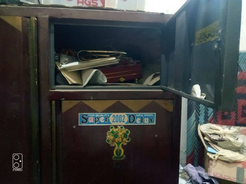 iron safe Allmaari 3