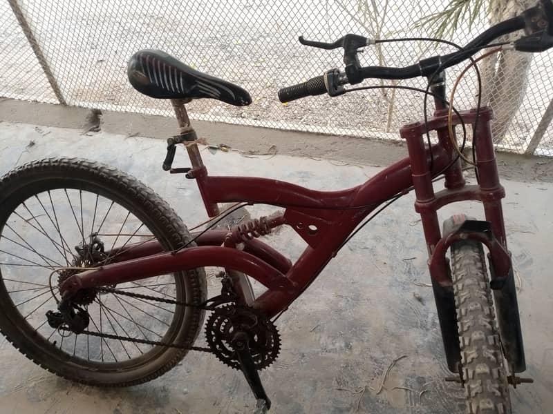 Pakistani made gorrilla cycle 8 out of 10 condition, off road cycle 3