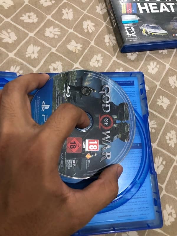 god of way ps4 pro disk (new condition) 2